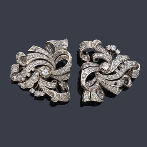  Broche doble - clip con diamantes talla brillante y sencilla de aprox. 5,20 ct en total. Años '50.