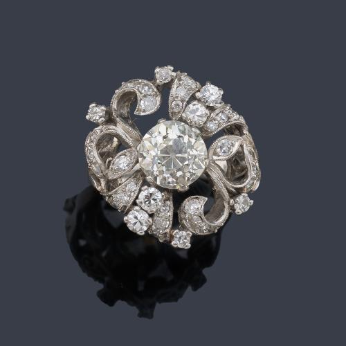 Anillo con diamantes talla transición y 8/8 de aprox. 1,30 ct en total.