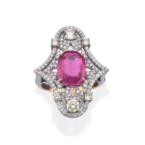  Anillo lanzadera con rubelita talla oval de 1,65 ct con cuajado de diamantes talla brillante y 8/8 de aprox. 1,45 ct en total.