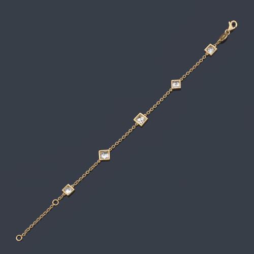  Pulsera con cinco diamantes talla princesa de aprox. 2,87 ct en total.