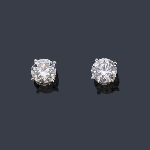  Dormilonas con pareja de brillantes de 1,51 ct y 1,50 ct respectivamente. Certificado IGI.