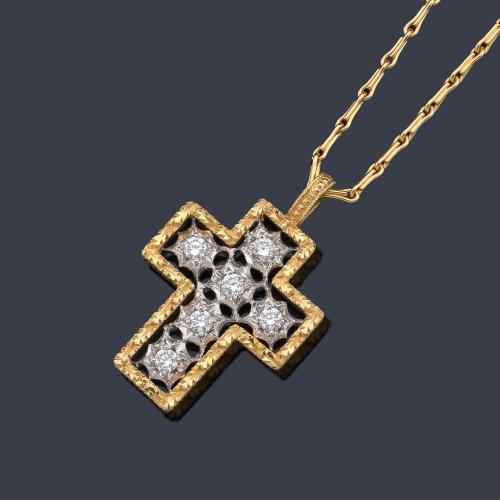 Cruz con brillantes de aprox. 0,35 ct en total.