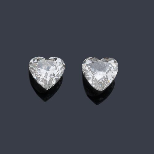  Pareja de diamantes talla corazón de 2,01 ct en total.