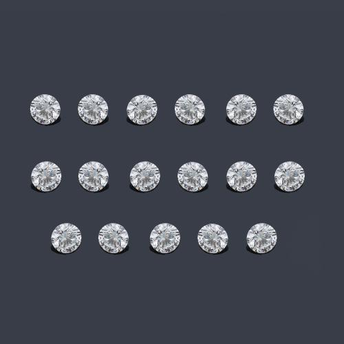  Lote con 17 diamantes talla brillante de aprox. 8,62 ct en total.