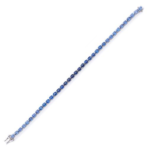  Pulsera tipo rivière con zafiros talla oval de aprox. 10,30 ct en total.