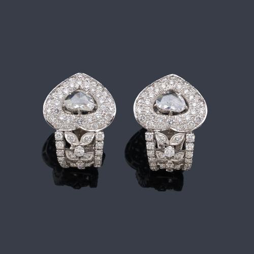 Pendientes tipo criolla con diamantes talla corazón y brillante de aprox. 3,90 ct en total.