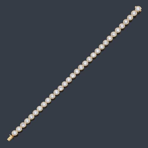  Pulsera rivière con brillantes engastados en chatón de aprox. 10,85 ct en total.