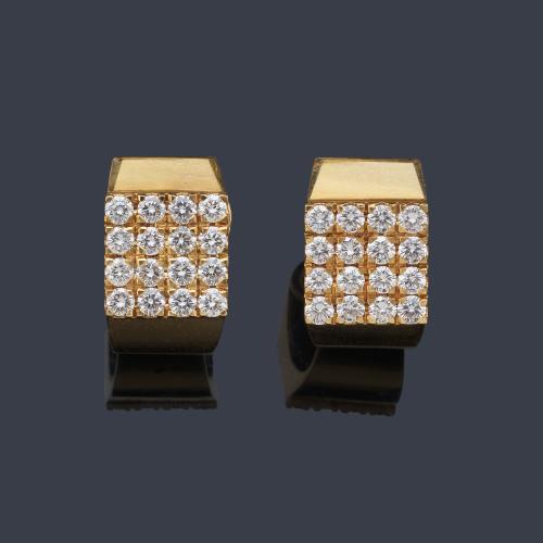  Pendientes cortos con brillantes de aprox. 2,24 ct en total.