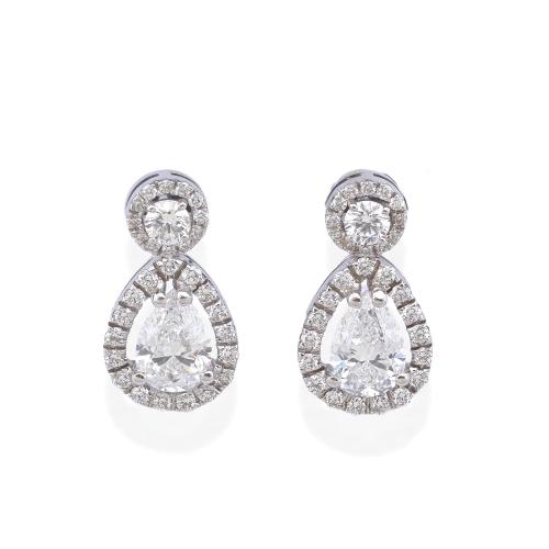  Pendientes largos con diamantes talla perilla y brillante de aprox. 2,00 ct en total.