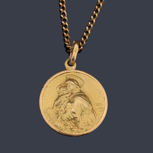 Cadena larga y escapulario con La Imagen de San Antonio de Padua realizado en oro amarillo de 18K.