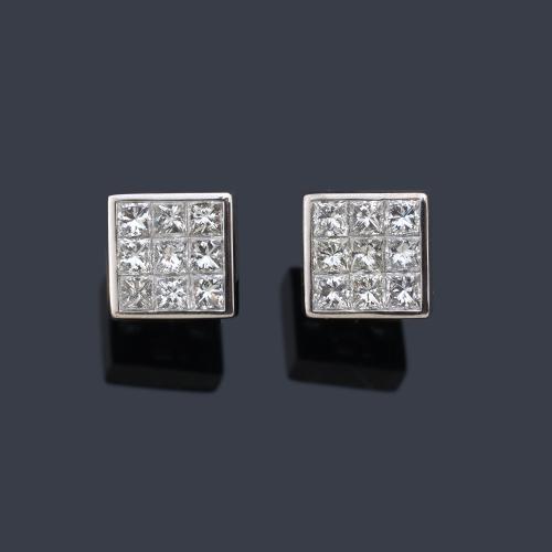  Pendientes cortos con diamantes talla princesa de aprox. 1,44 ct en total.