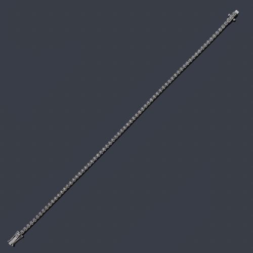 Pulsera rivière con diamantes negros de 1,10 ct en total en montura de oro blanco de 18K pavonado en color negro.