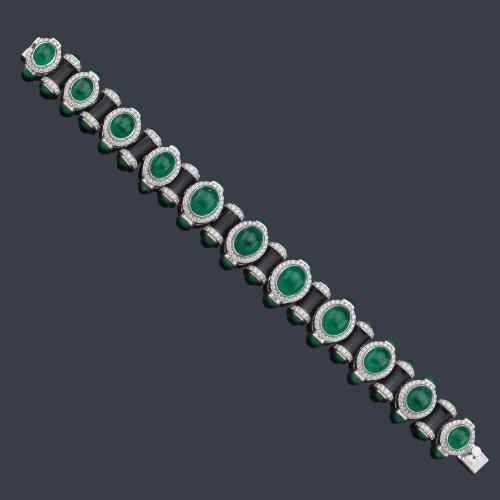  Pulsera articulada con esmeraldas talla cabujón de aprox. 40,76 ct con brillantes de aprox. 5,70 ct en total.