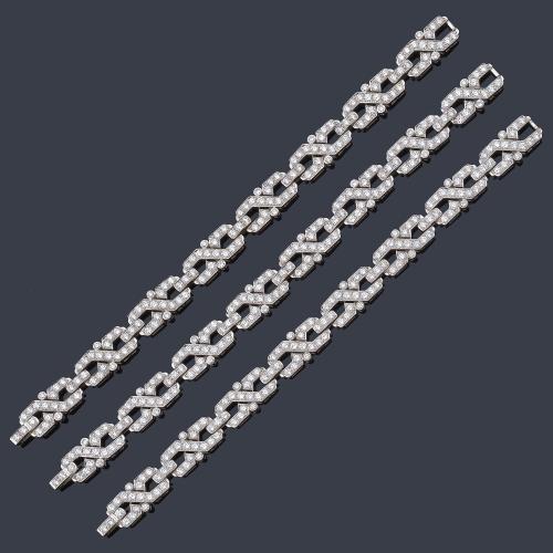 Tres pulseras gemelas convertible en collar con brillantes de aprox. 30,60 ct en total.