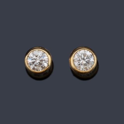  Dormilonas con pareja de brillantes de aprox. 3,12 ct en total.