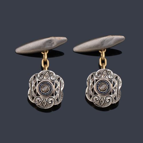  Gemelos época 'art decó' con diseño calado y diamantes talla rosa y zafiros calibrados. Años '30.