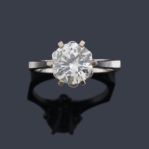  Solitario con brillante de aprox. 1,87 ct en montura de oro blanco de 18K.