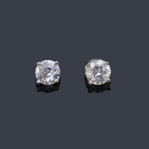 Dormilonas con pareja de brillantes de aprox. 0,50 ct cada uno.
