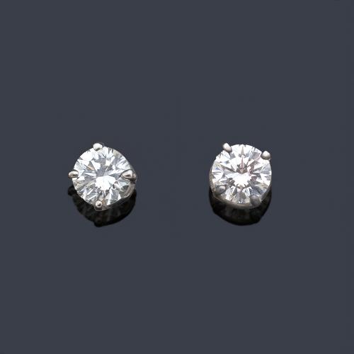 Dormilonas con pareja de brillantes de aprox. 0,30 ct cada uno.