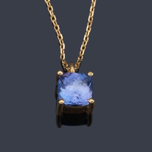 Colgante con tanzanita talla cojín de aprox. 0,50 ct en montura de oro amarillo de 18K.
