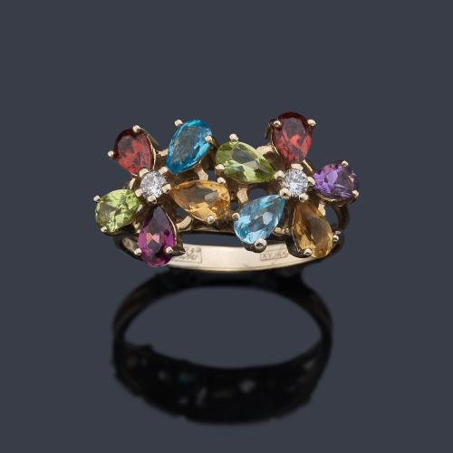  Anillo con dos motivos florales con peridotos, granates, topacios, citrinos y amatistas talla perilla y dos brillantes de aprox. 0,09 ct en total.