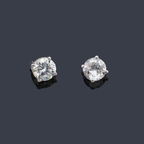 Dormilonas con pareja de brillantes de aprox. 0,70 ct cada una.