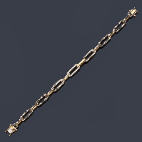  Pulsera con eslabones ovalados con diamantes incoloros, 'brown' y negros de aprox. 4,24 ct en total.