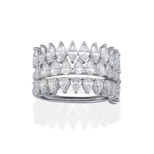  Tres medias alianzas con diamantes talla perilla y marquís de aprox. 3,01 ct en total.