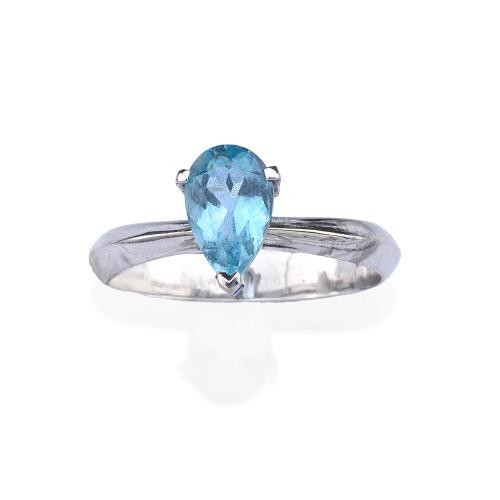 Anillo con aguamarina talla perilla de aprox. 0,50 ct en montura de oro blanco de 18K.