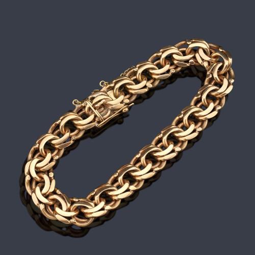 Pulsera con doble eslabón húngaro en montura de oro amarillo de 18K.