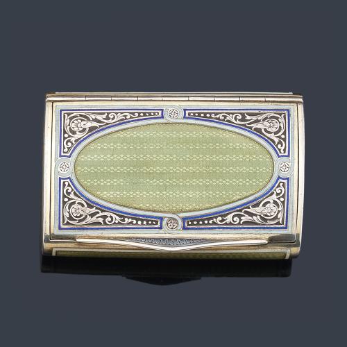 Caja tabaquera en plata y esmalte guilloche, Francia sig. XIX.