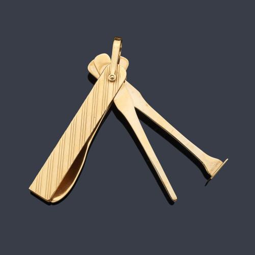 Atacador portátil para pipa realizado en oro amarillo de 18K.