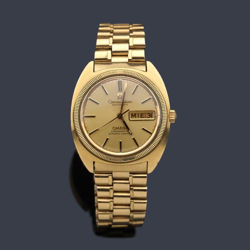 Omega Constellation de caballero con caja y brazalete en oro amarillo de 18 K.