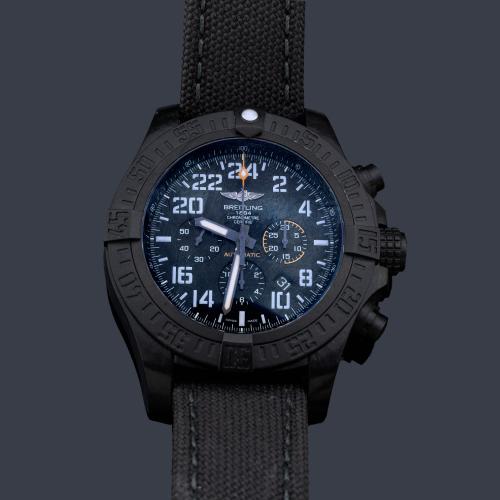 BREITLING Avenger Hurricane ref. XB210 de caballero con caja acero y fibra de carbono.Con estuche y documentación.