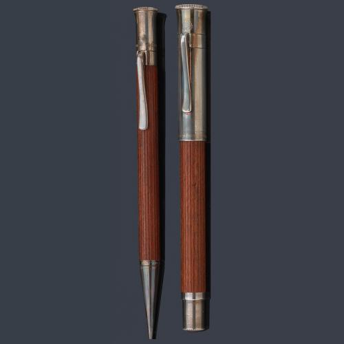 Juego de pluma y portaminas GRAF VON FABER-CASTELL en madera de Pernambuco. Con estuche.
