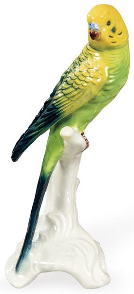  Figura de periquito sobre rama de árbol en porcelana moldeada, pintada y esmaltada de Goebel.