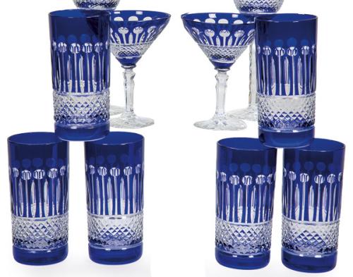  Seis vasos altos de cristal de Bohemia tallado y parcialmente esmaltado en azul cobalto.