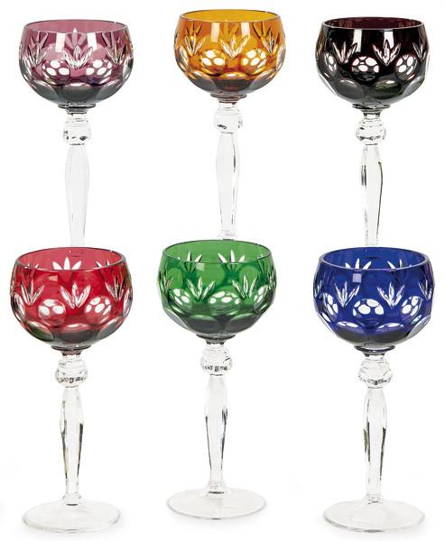  Juego de doce copas de cristal de Bohemia tallado y parcialmente esmaltado en varios colores.