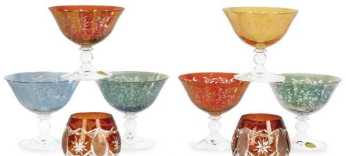  Doce copas de helado de cristal de Bohemia en colores nacarados y decoración grabada de hojas.