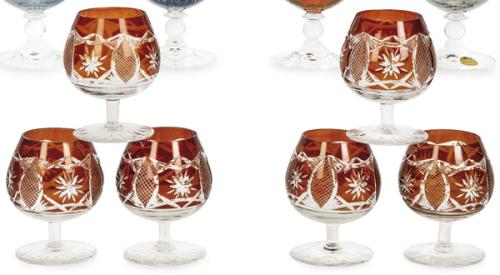  Juego de ocho copas de coñac de cristal de Bohemia tallado en color caramelo.