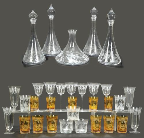  Cristalería de Versace realizada por Rosenthal modelo Arabesque con decoración de grecas y hojas naturalistas grabadas al ácido.