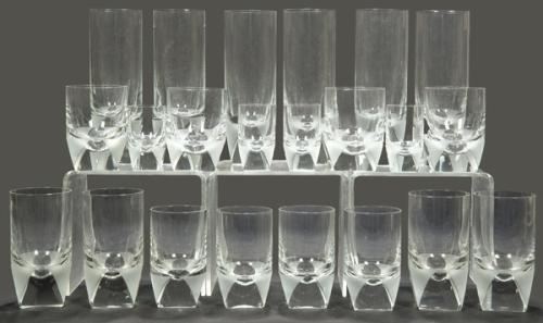  Juego de vasos de cristal de Rosenthal de Studio Linie colección Skal Clear con la base geométrica esmerilada.