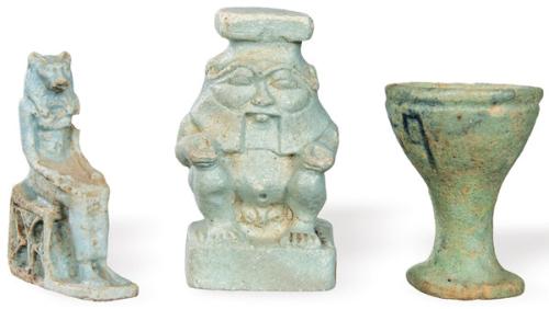  Tres piezas egipcias en fayenza azul turquesa