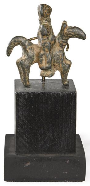  "Apolo Montado en un Grifo" pequeña figura en bronce romana SS III-IV a.C.
