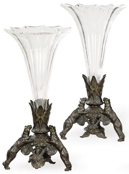  Pareja de violeteros de bronce patinado y cristal, Francia S. XIX.