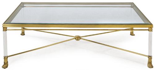  Mesa de centro estilo Maison Jansen, baja con tapa de vidrio traslucido sobre patas en forma de columnas en PMMA o metacrilato, acabadas en garras de animal en bronce.