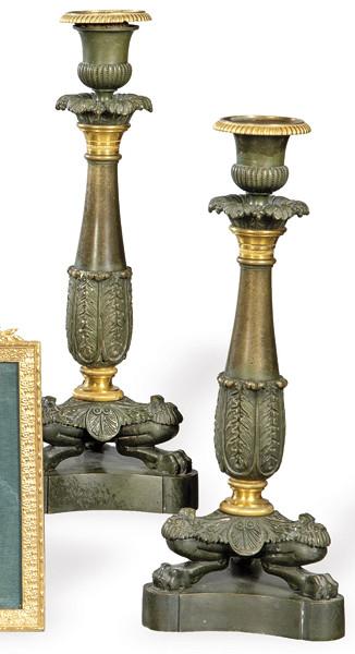  Pareja de candeleros Napoleon III de bronce patinado y dorado, Francia h. 1870.
