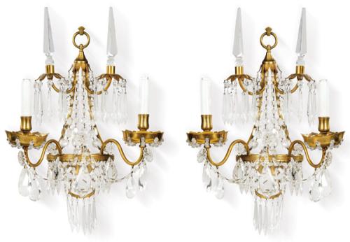 Pareja de apliques de bronce dorado y cristal con dos brazos de luz S. XX.