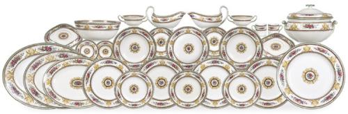 Vajilla de 12 servicios de mesa de porcelana fina “bone china” de Wedgwood, modelo “Columbia” W595, fabricada en Inglaterra hacia 1930–60.