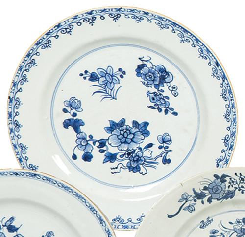  Plato de de porcelana de Compañía de Indias azul y blanco, Dinastía Qing, época de Qianlong (1736-95)